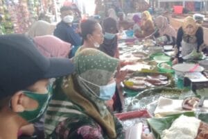 Suasana Pasar Pagi Kaliwungu