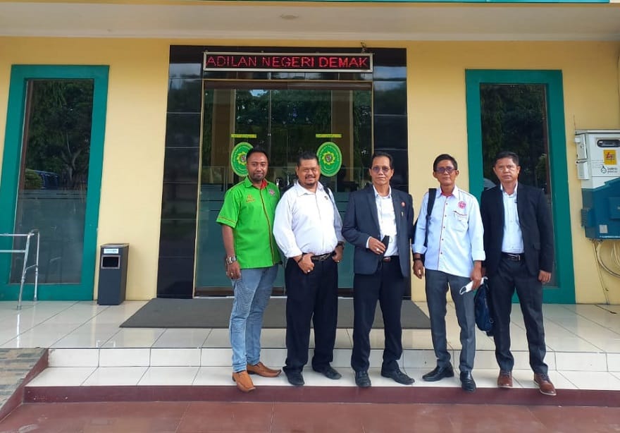 Tim Kuasa Hukum Denny Ocvanes Mulder dkk dari Posbakumadin Semarang