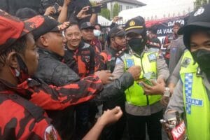 PP Geruduk DPRD Jateng Tuntut Junimart Girsang Minta Maaf