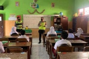 Sat Lantas Polres Karanganyar Edukasi ke Sekolah