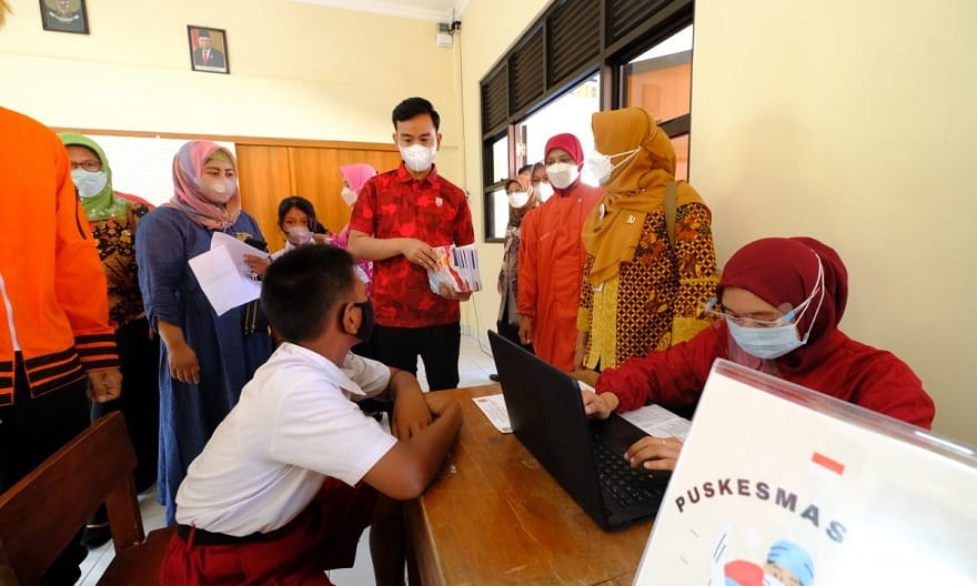 Gibran Datangi Lokasi Vaksin Anak Usia Dibawah 12 Tahun